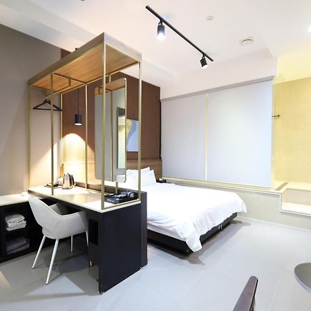 Almond Hotel Busan Station Экстерьер фото