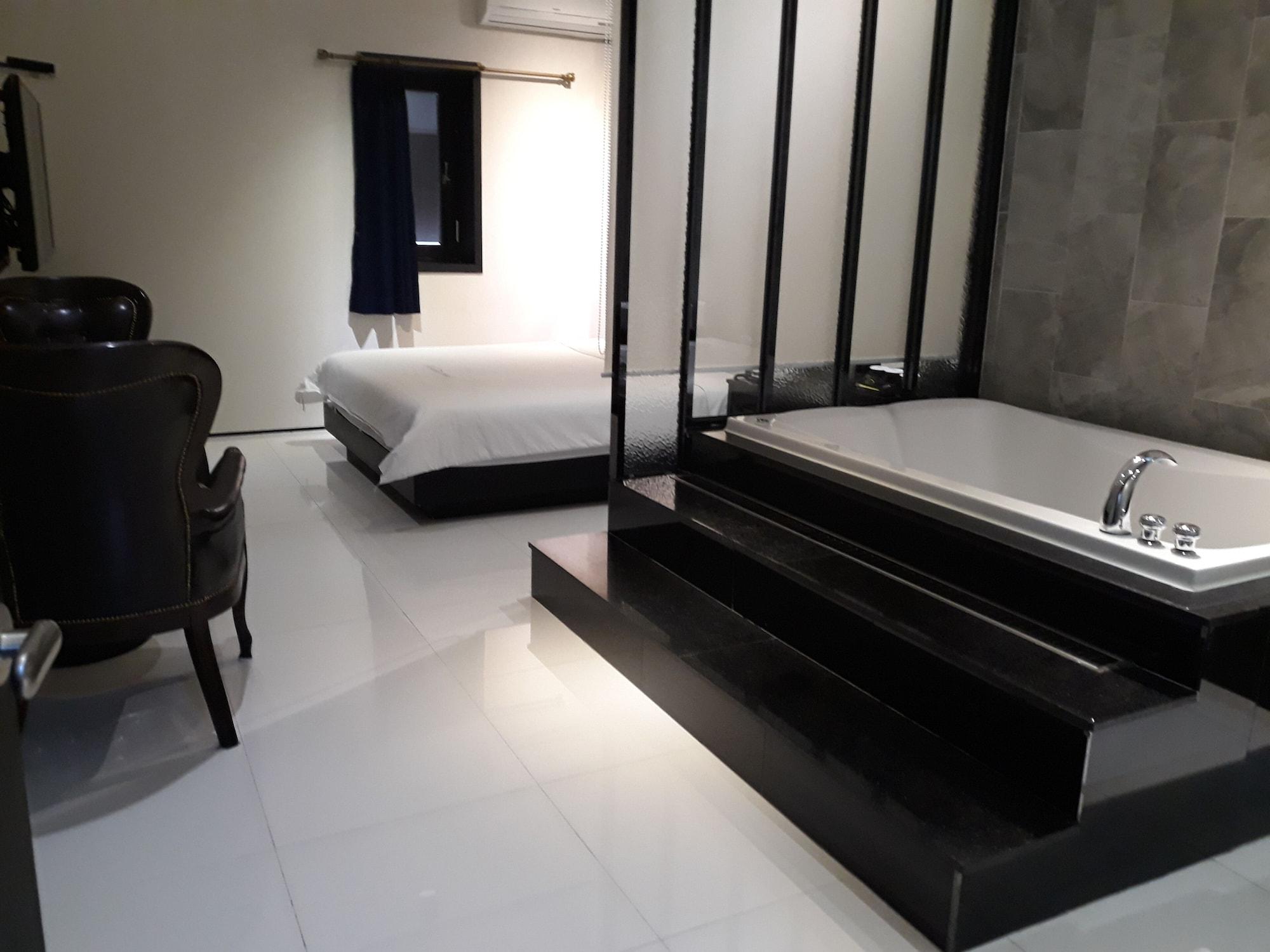 Almond Hotel Busan Station Экстерьер фото