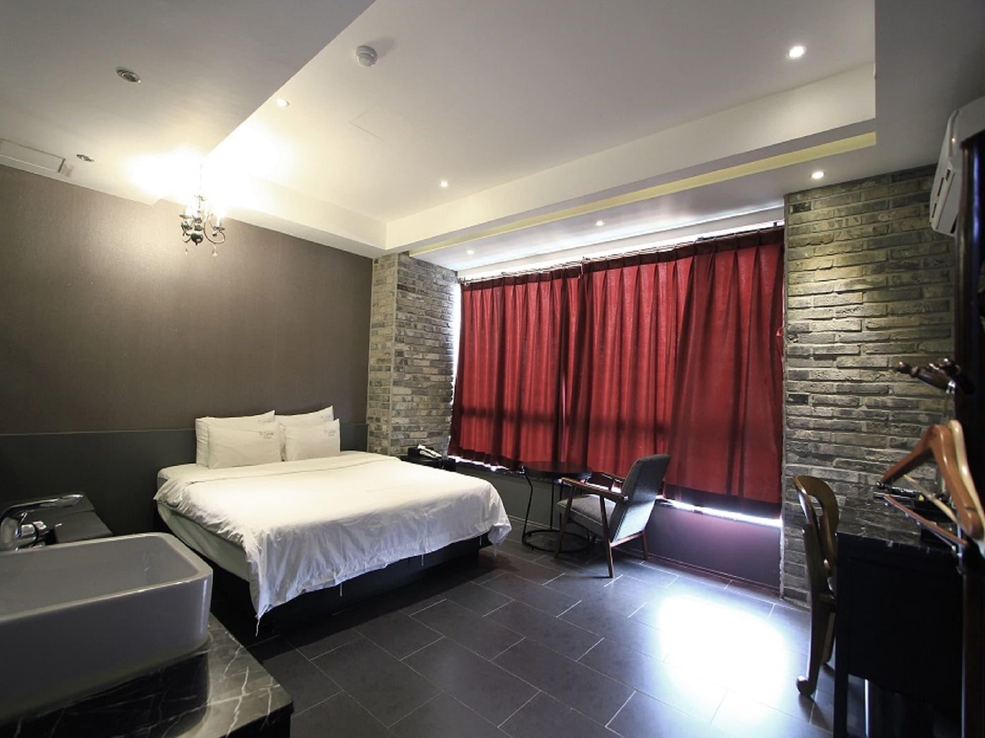 Almond Hotel Busan Station Экстерьер фото