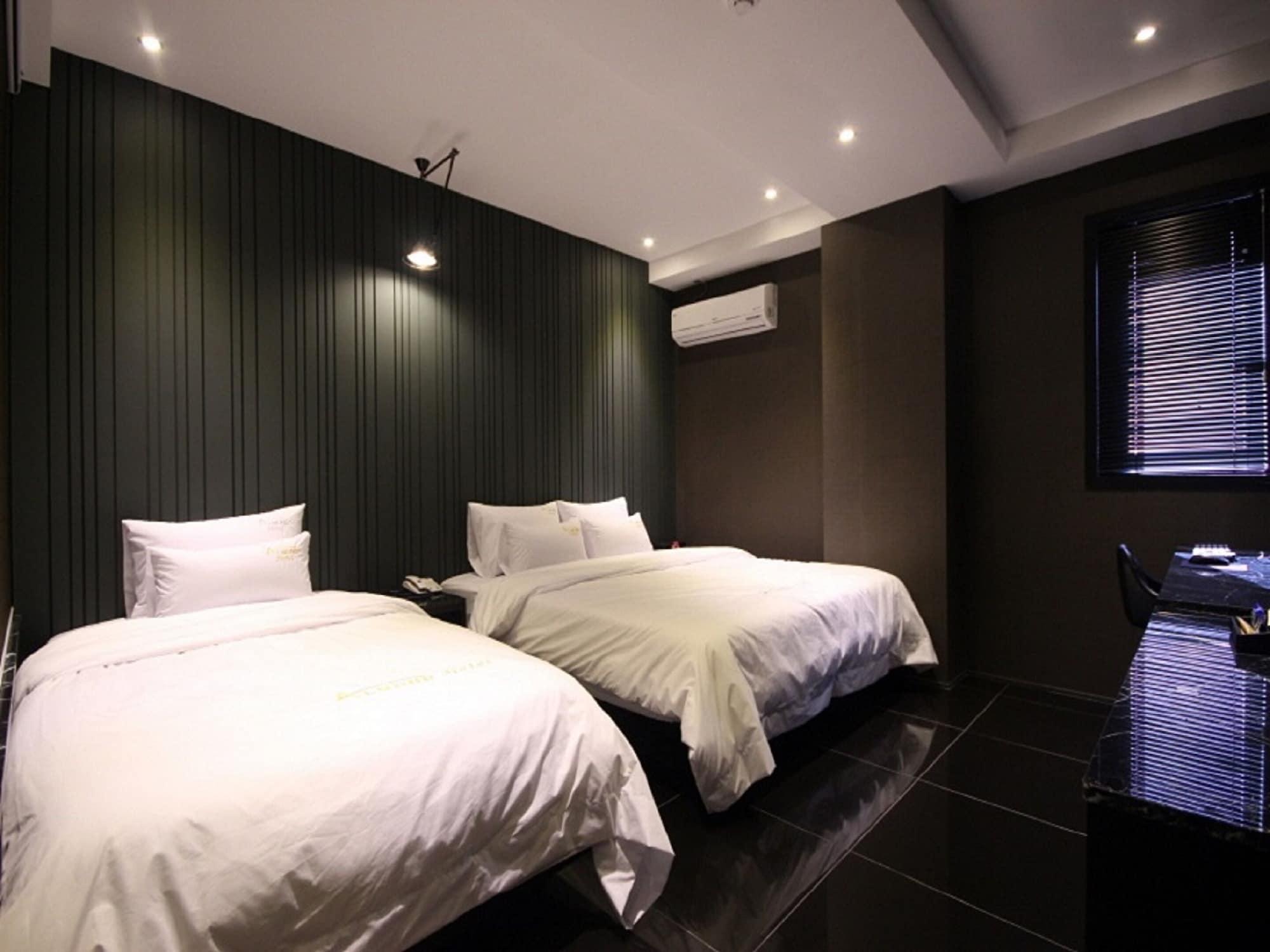 Almond Hotel Busan Station Экстерьер фото