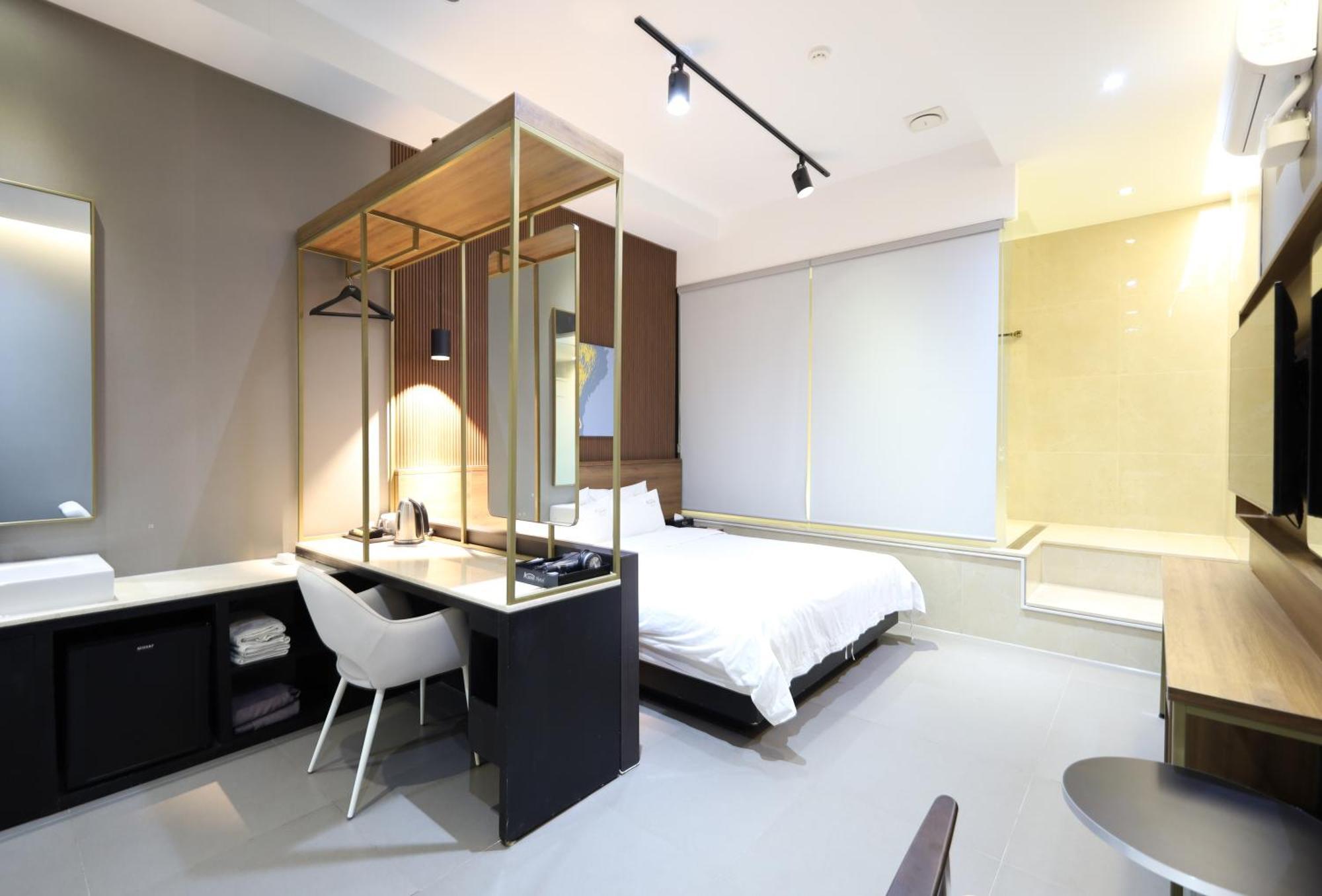 Almond Hotel Busan Station Экстерьер фото