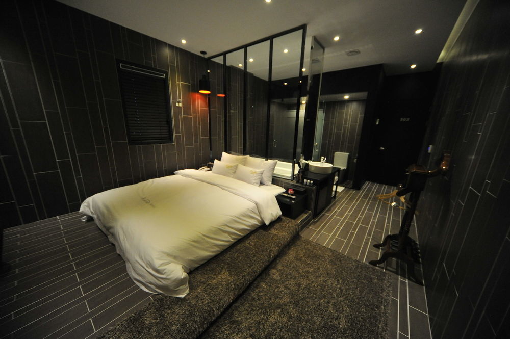 Almond Hotel Busan Station Экстерьер фото