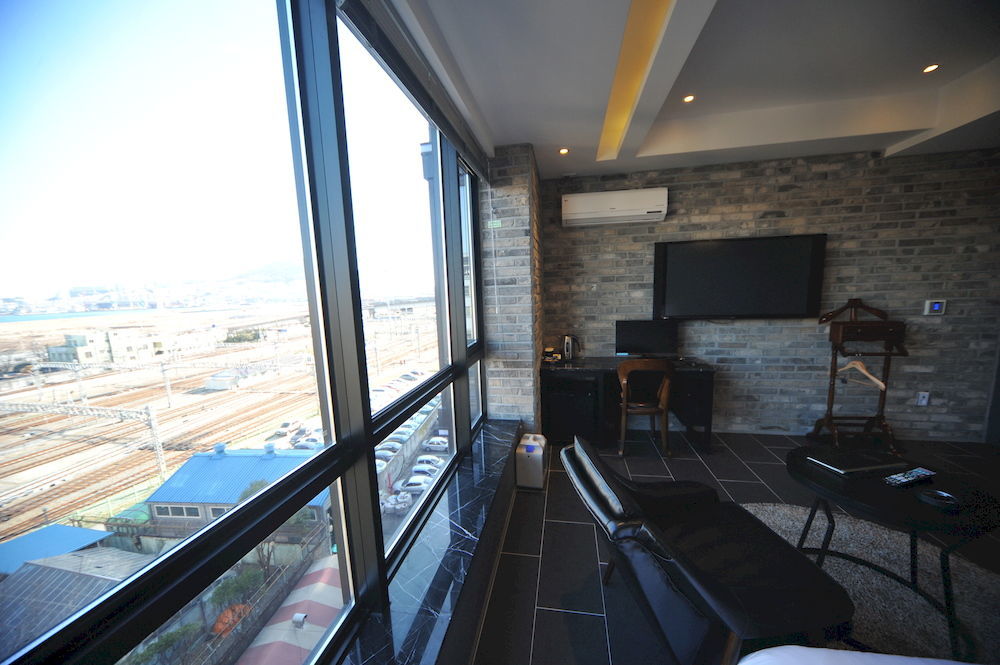 Almond Hotel Busan Station Экстерьер фото