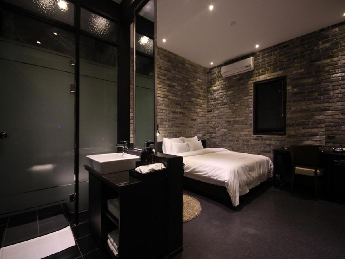 Almond Hotel Busan Station Экстерьер фото
