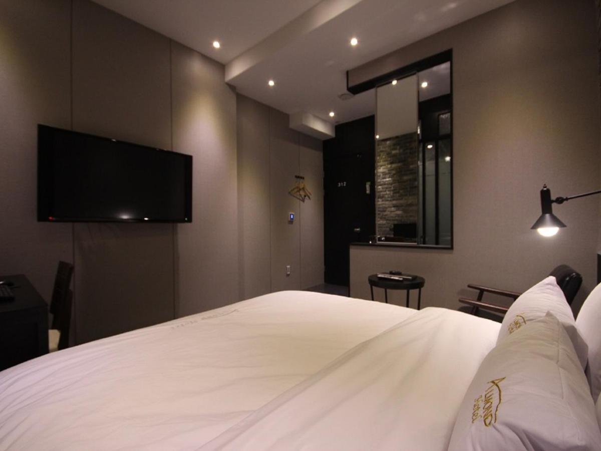 Almond Hotel Busan Station Экстерьер фото
