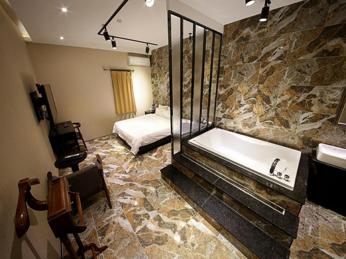 Almond Hotel Busan Station Экстерьер фото