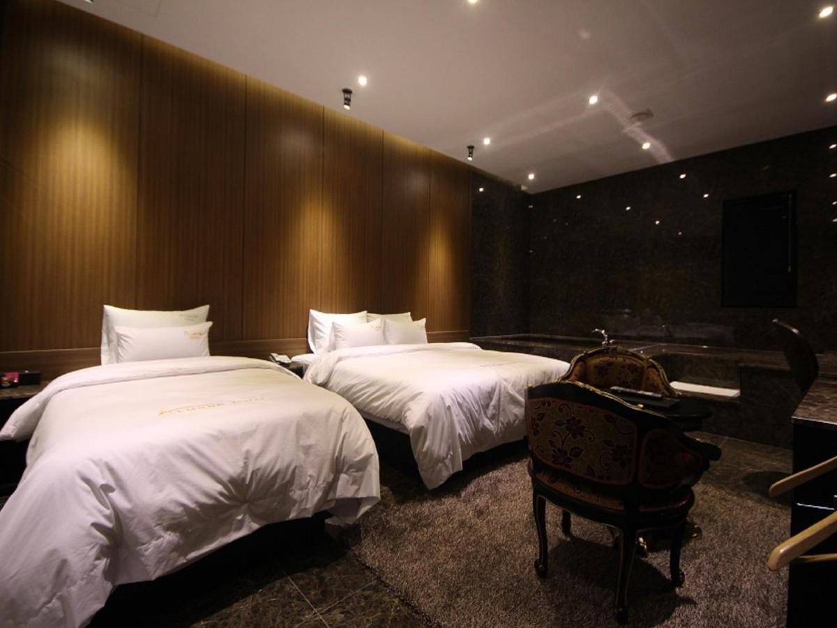 Almond Hotel Busan Station Экстерьер фото